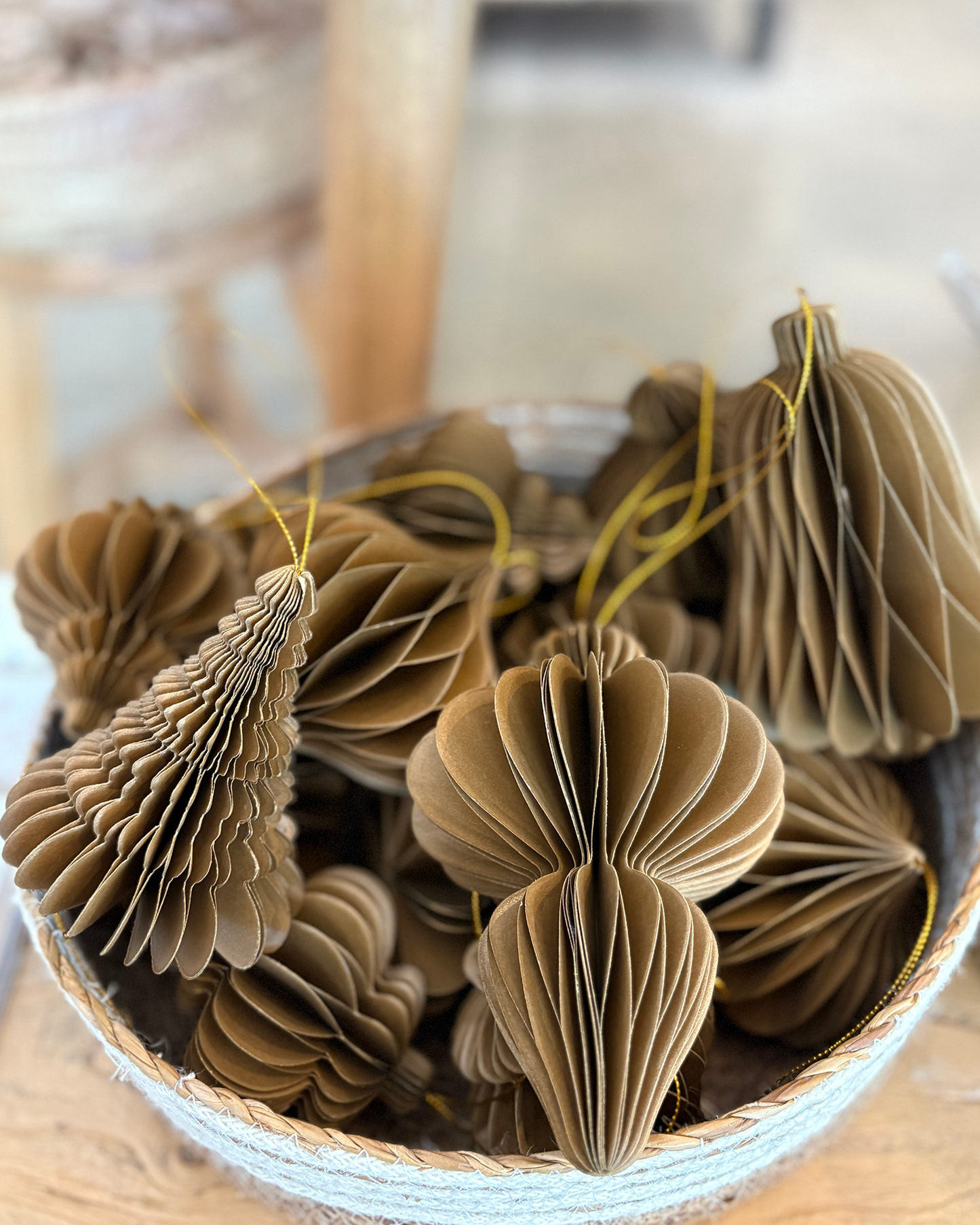 Le Papier hanging large Xmas bauble deco gold 15cm