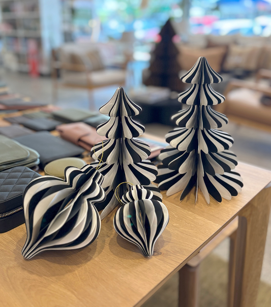 Monochrome paper xmas tree deco 22cm