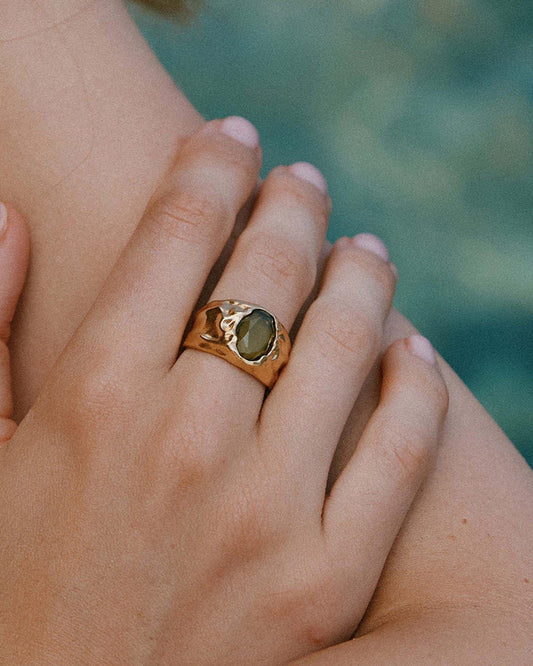 Agapée Carmen ring with dark green stone