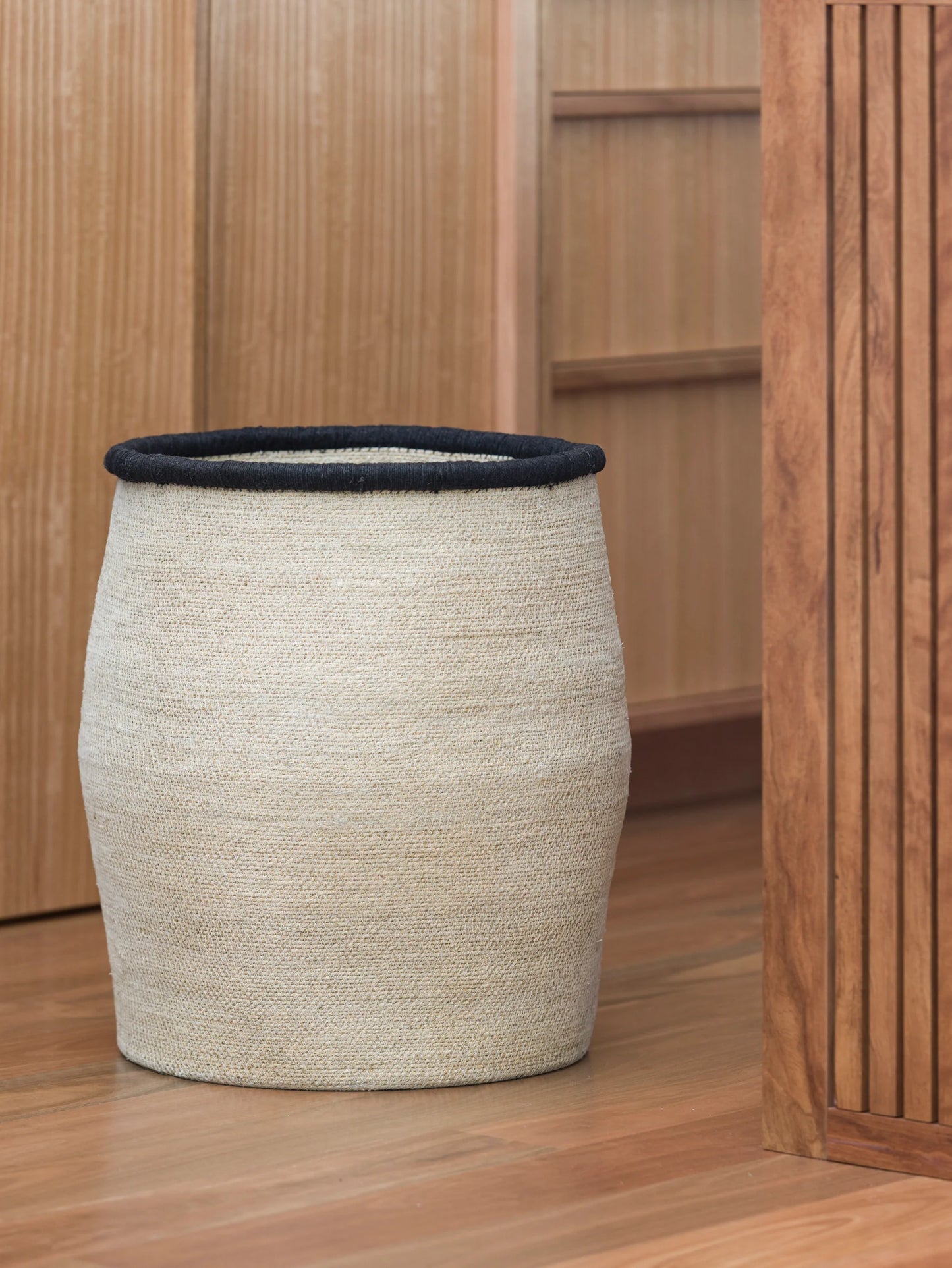 Arena basket natural with black rim 50cm