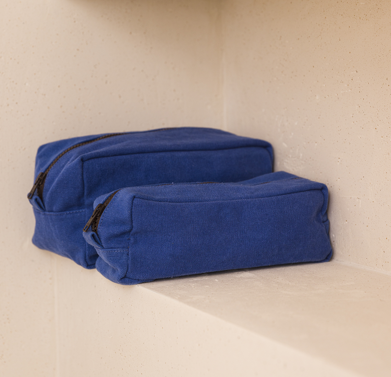 Contrast cotton wash bag aegean blue