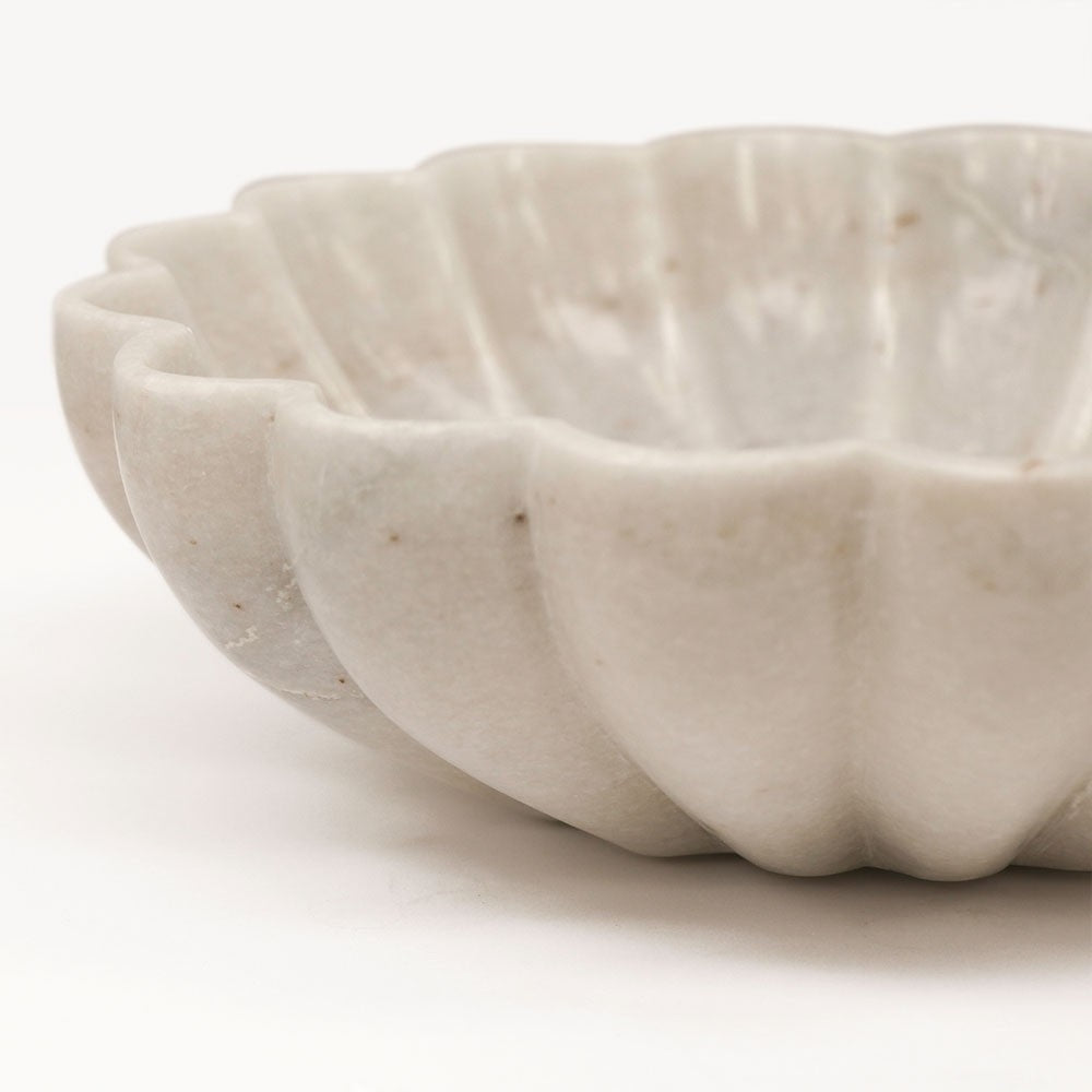 Flora pleated marble dish 25cm