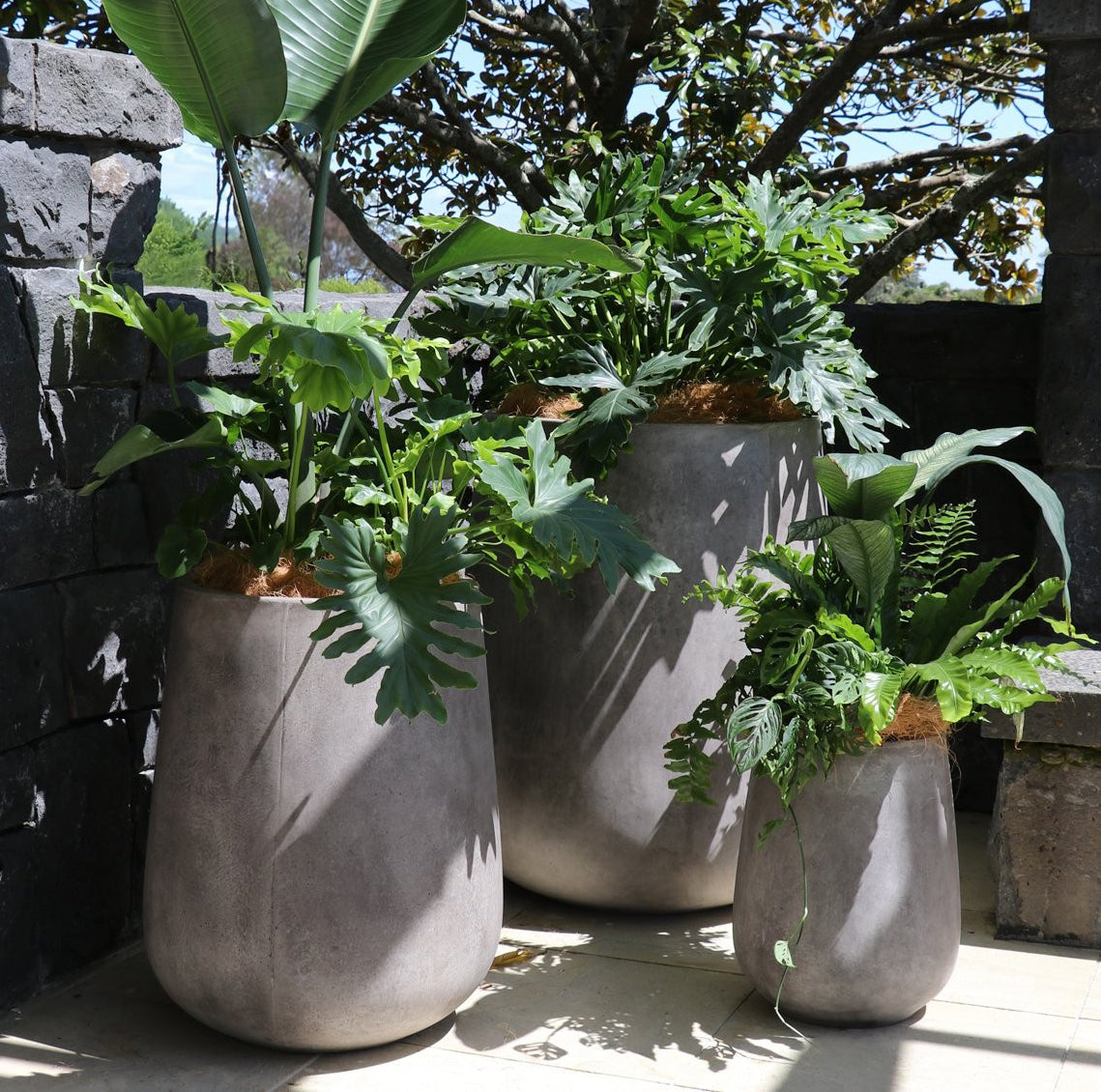 Karamea rounded concrete planter white
