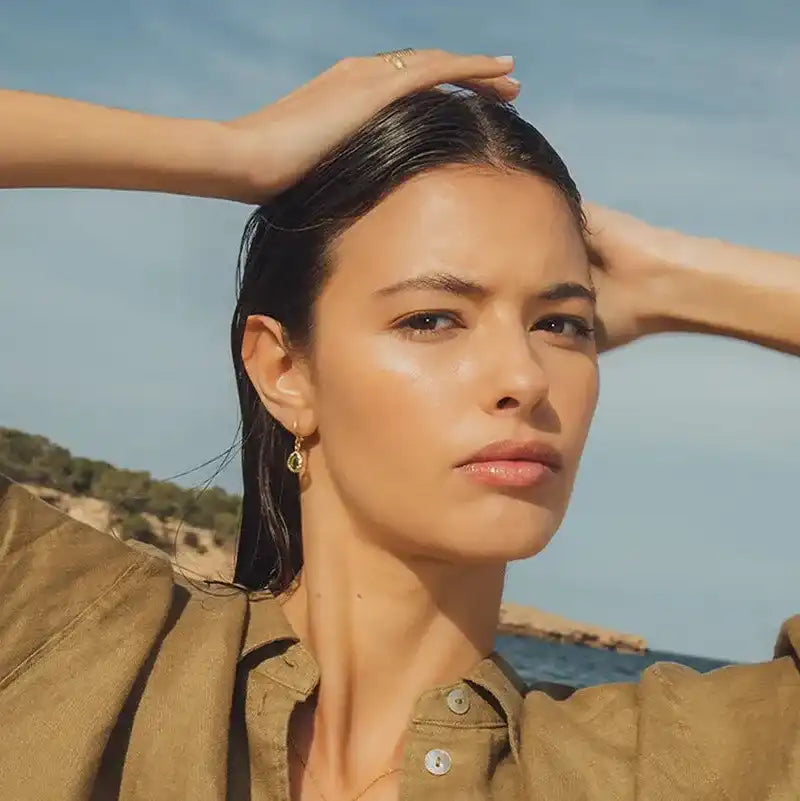 Agapée Lysia drop earrings with dark green glass