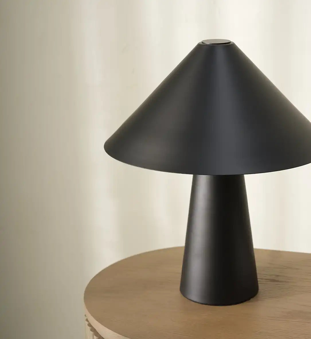 Noah table lamp black