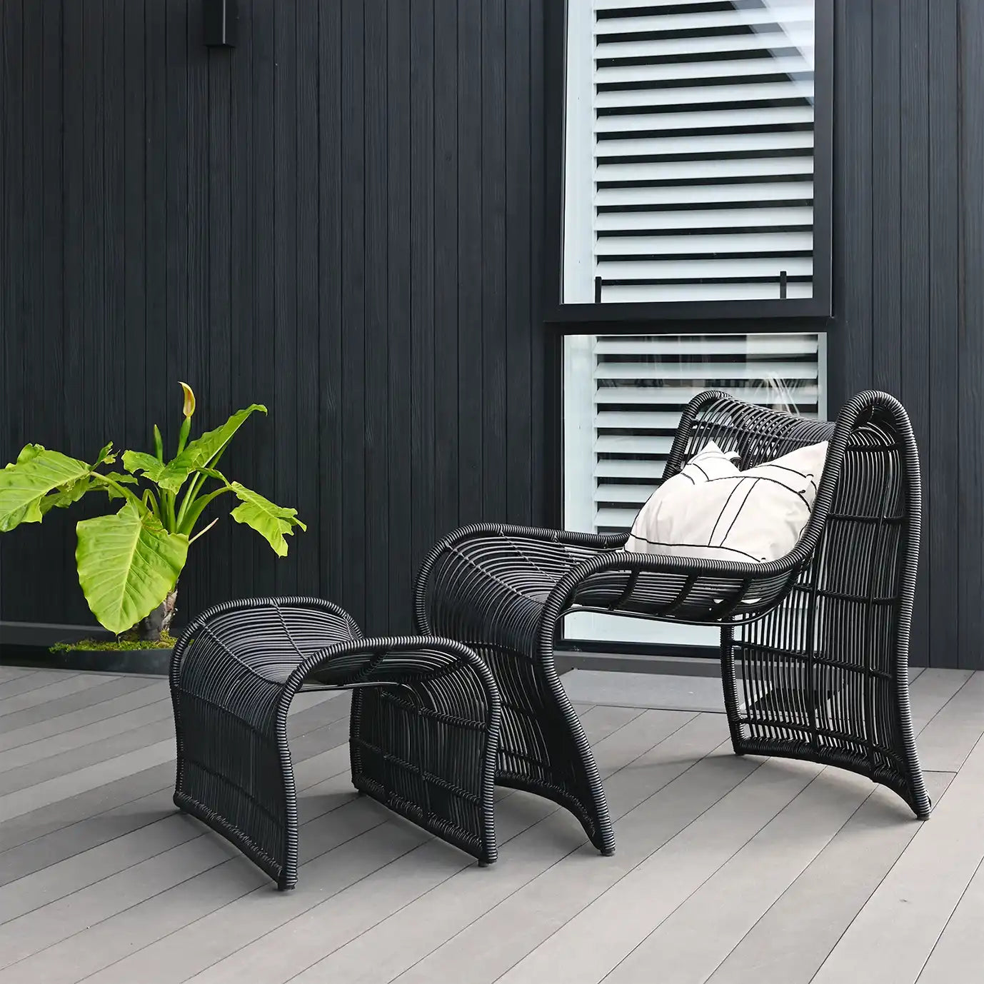 Outdoor wave chair straight weave black
