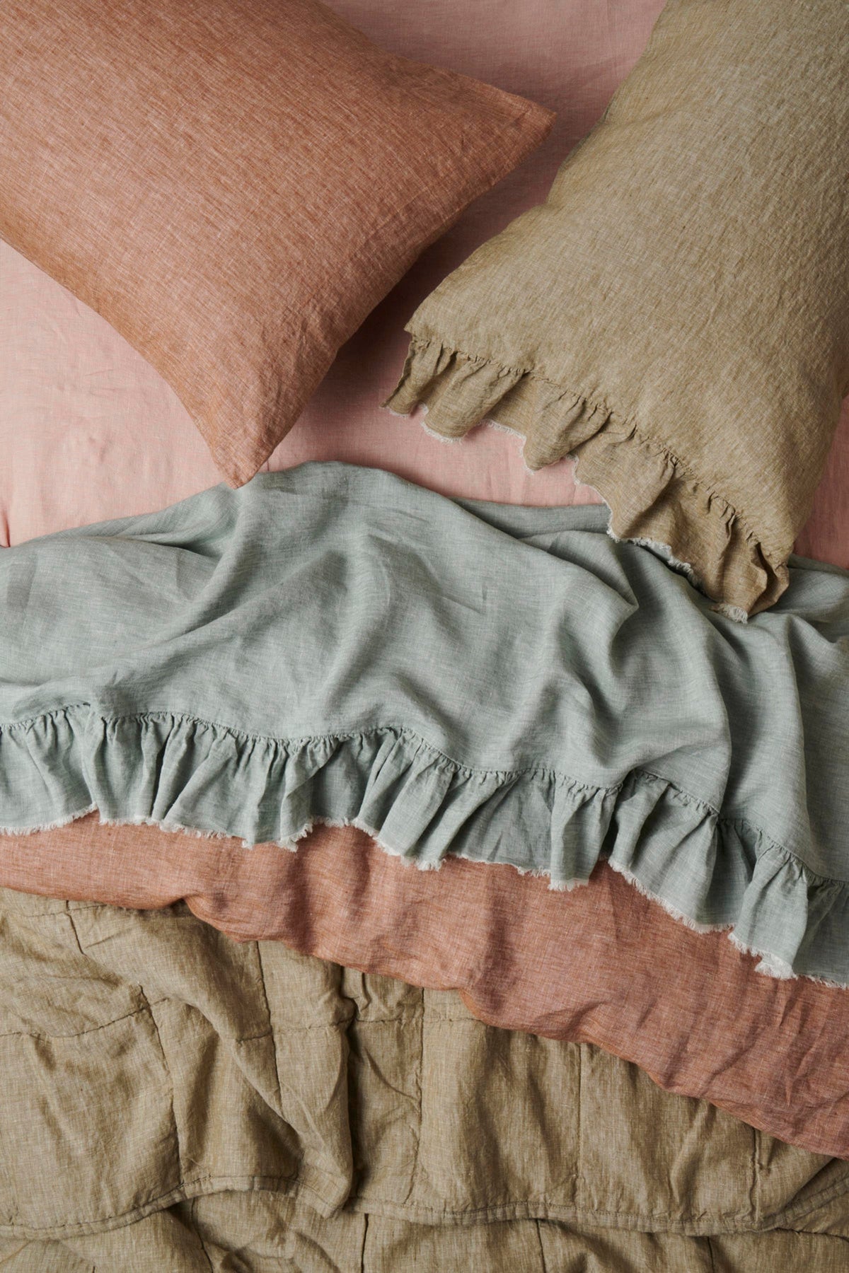 SOW marl linen pillowcase set with ruffle moss