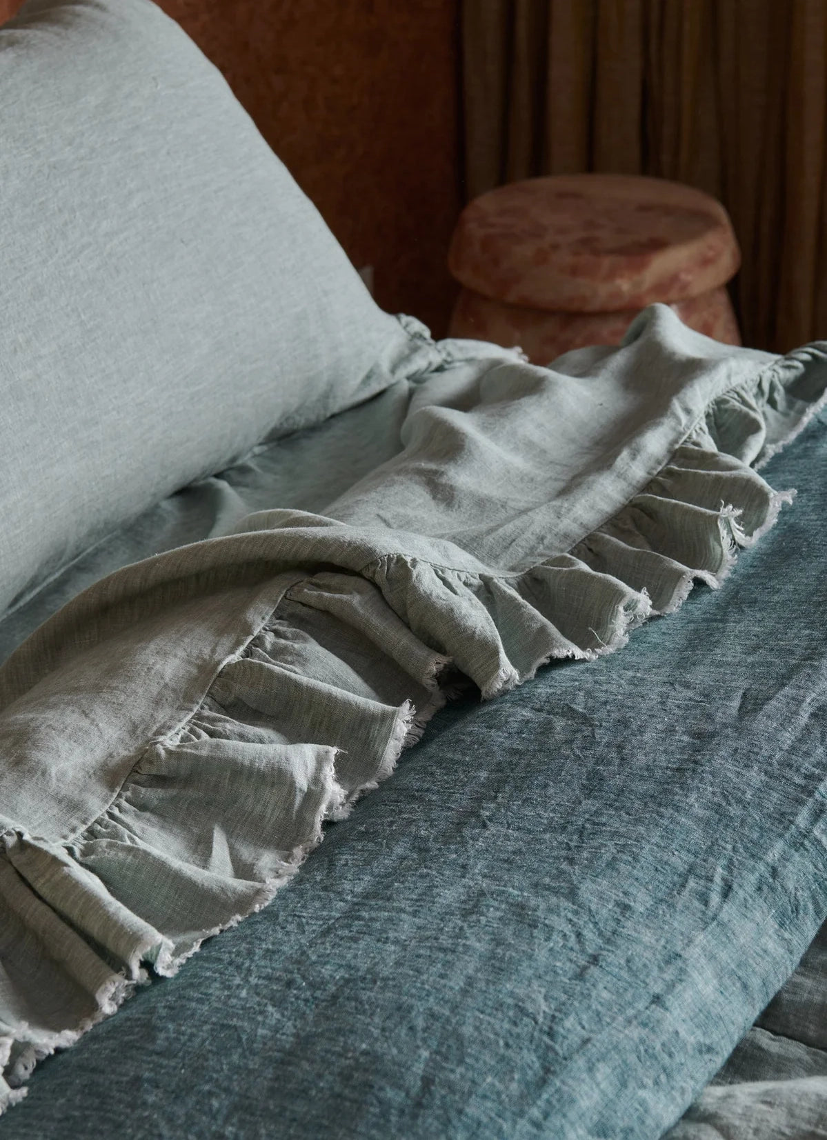 SOW marl linen flat sheet with ruffle fog