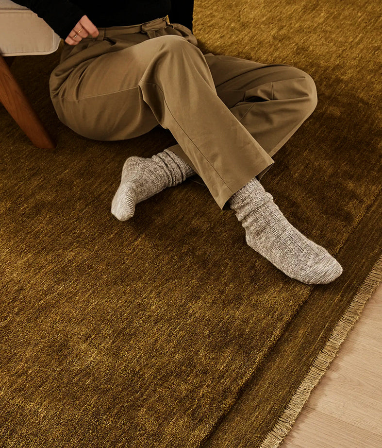 Silvio NZ wool rug with wide border oak moss