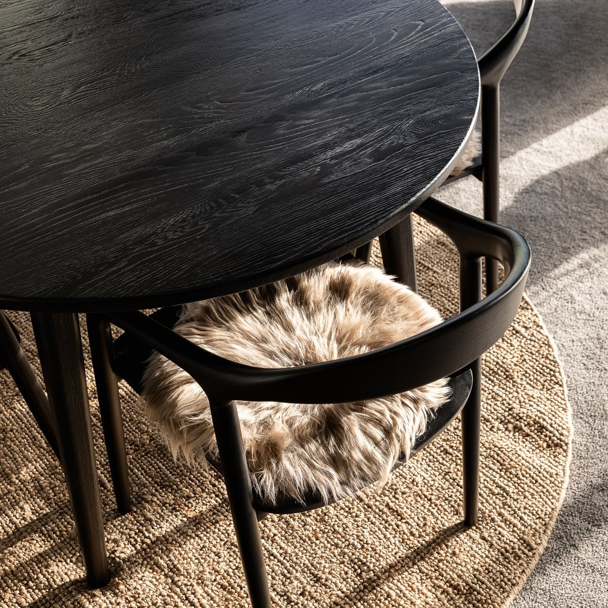 Venetto oak round dining table black