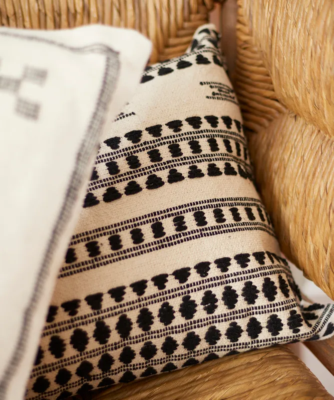 Woven cushion cover black/natural 80x40cm