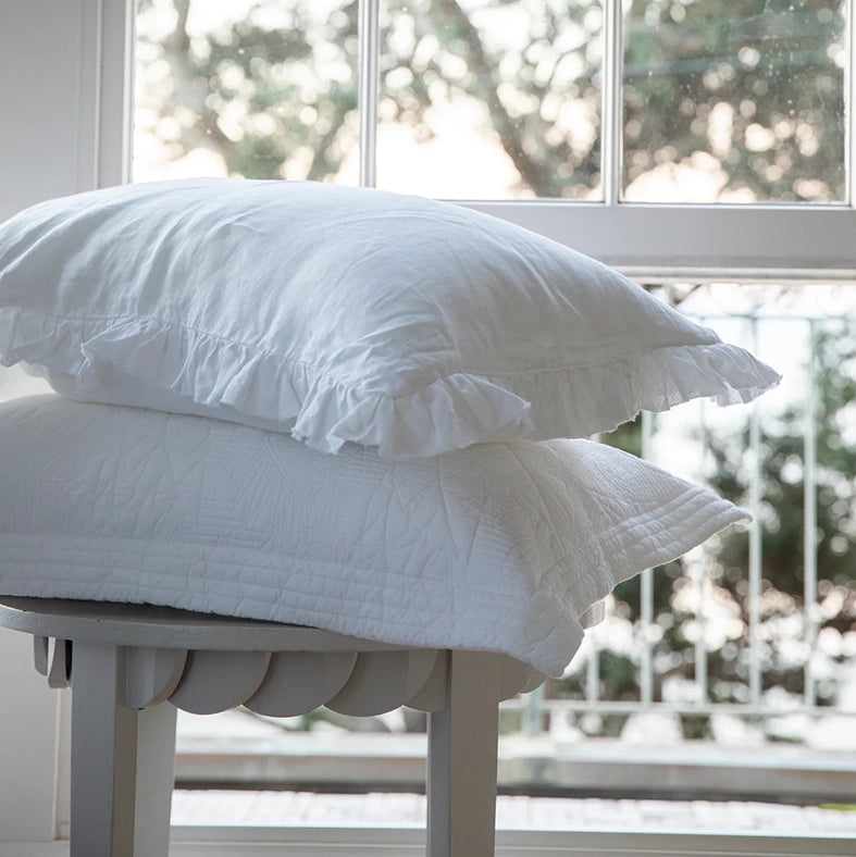 Ruffle linen pillowcase set white