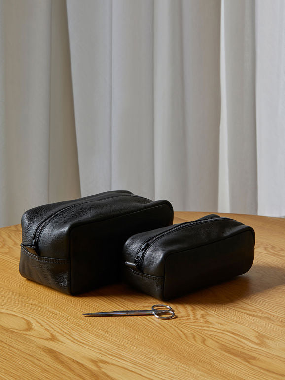 Marlo leather wash bag