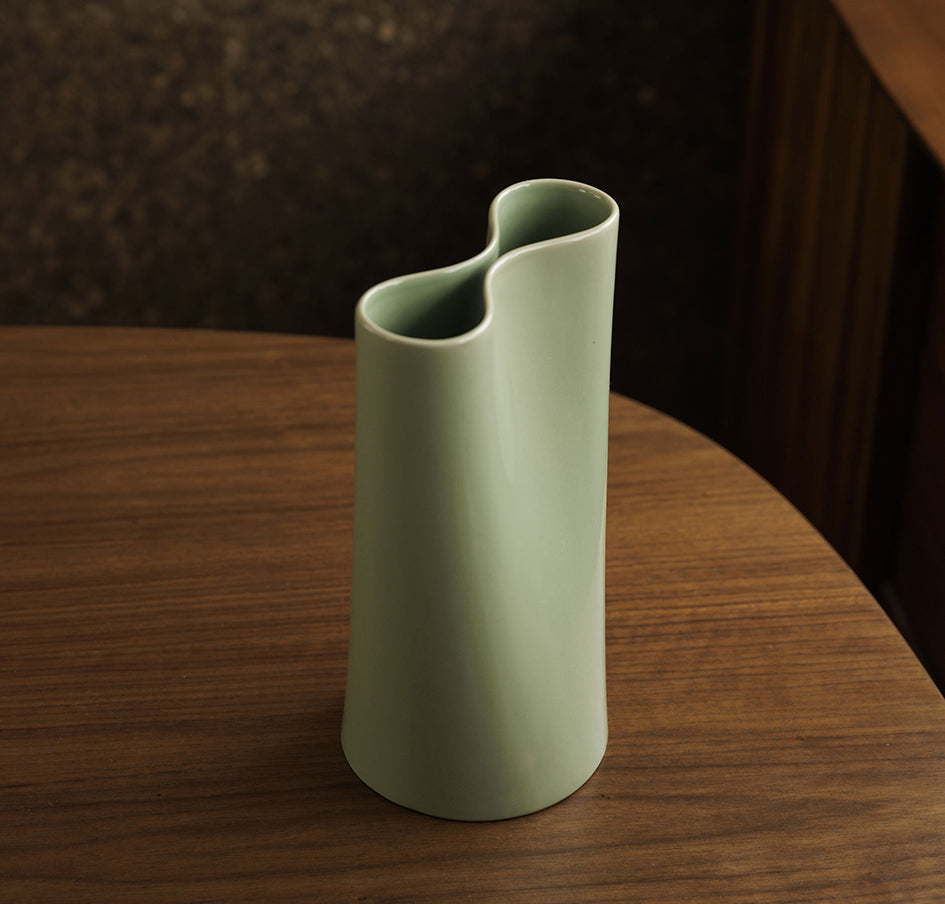 Pinch vase 27cm pohutukawa