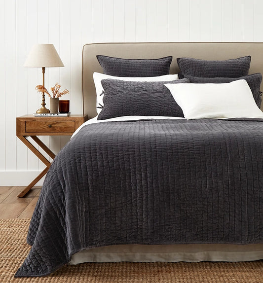 Romeo velvet quilt charcoal