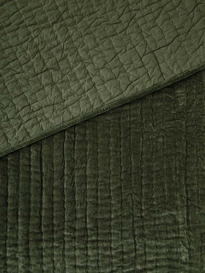 Romeo velvet quilt forest green