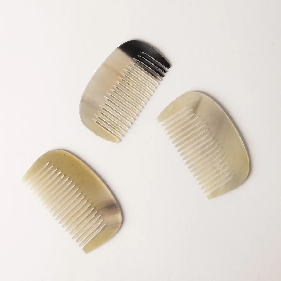 Small natural horn comb 8cm