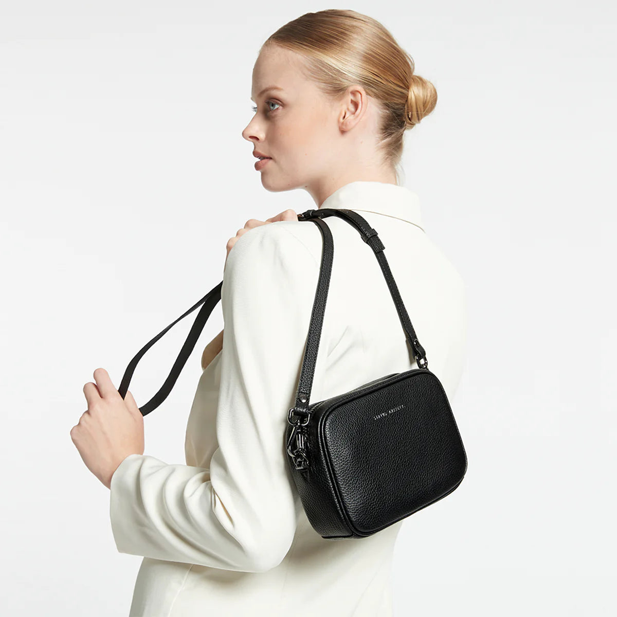 Status Anxiety plunder leather bag black
