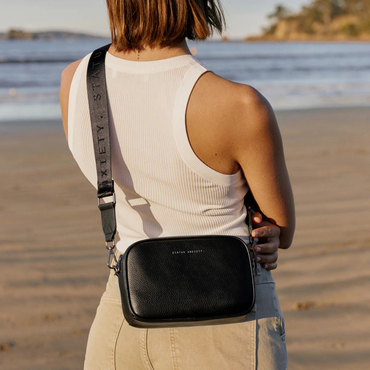 Plunder shoulder bag wide strap black