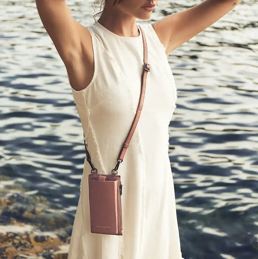 Voyager phone holder bag dusty rose