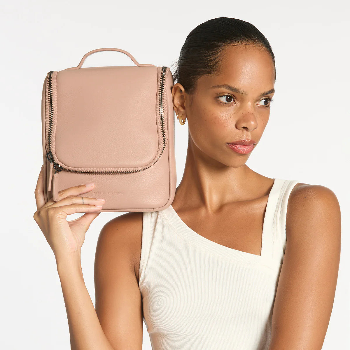 Leather hanging toiletry organiser pink