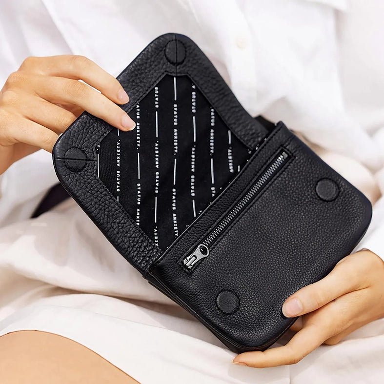 Impermanent leather wallet black