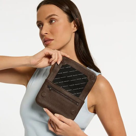 Impermanent leather wallet cocoa