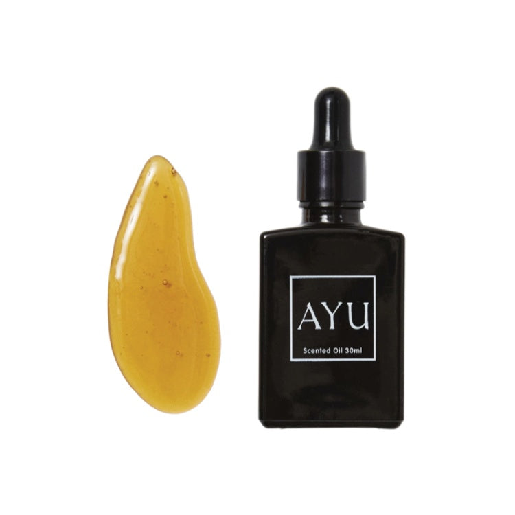 Vala is a delicate & sweet scent, mimicking the sacred Bakula flower. It is lightly balanced with the soft, musky qualities of Ambrette Seed. Created specifically with an uplifting, revitalising aroma, it radiates a peaceful atmosphere throughout the day.