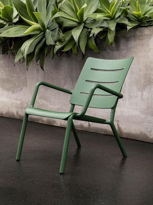 Otto outdoor lounger chair green
