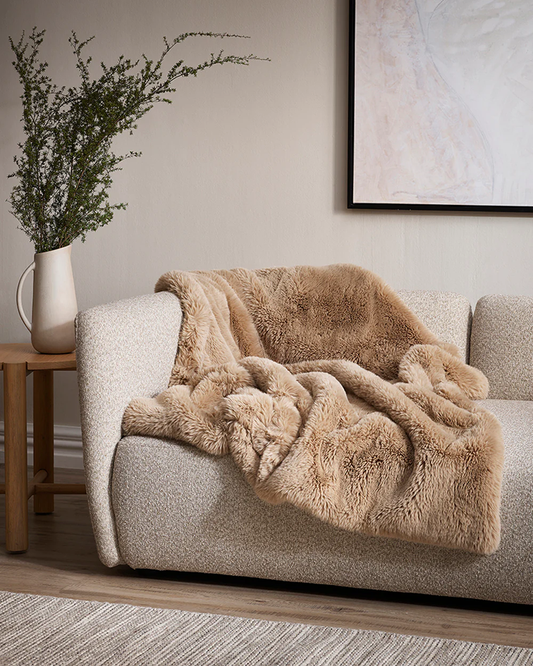 Pele faux fur throw caramel 125 x 150cm