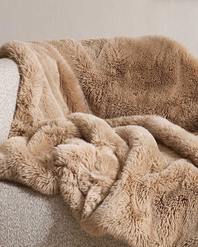 Pele faux fur throw caramel 125 x 150cm