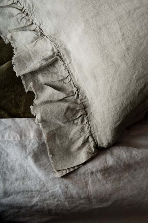 SOW linen pillowcase set with ruffle natural