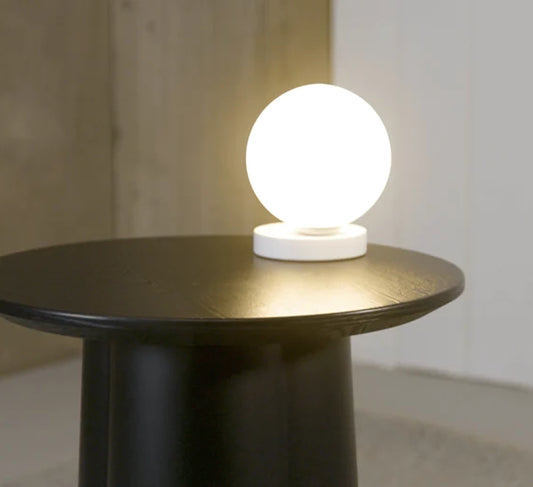 Round frosted table lamp