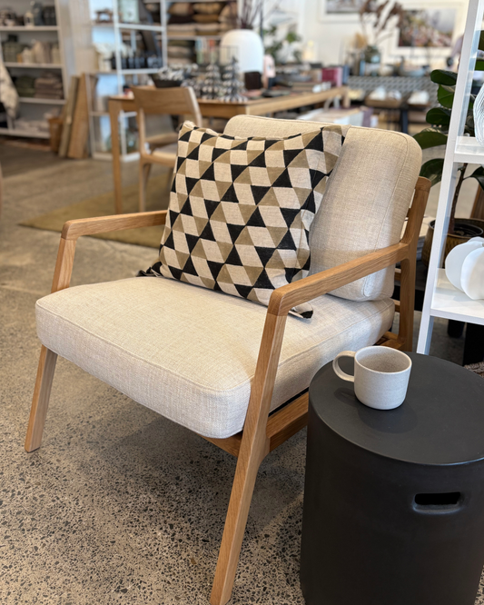 Nysse solid oak armchair oatmeal