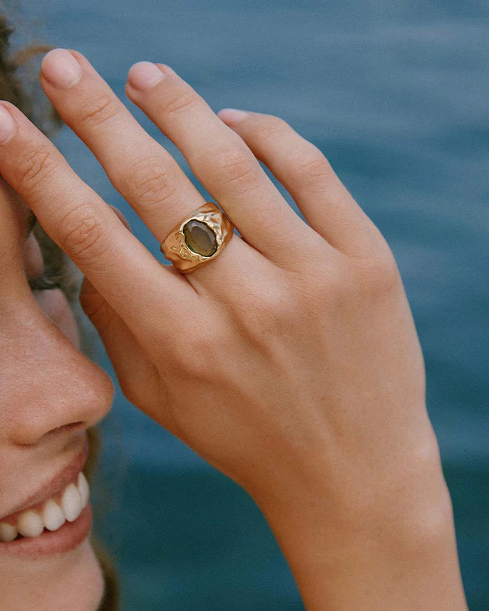 Agapée Carmen ring with dark green stone