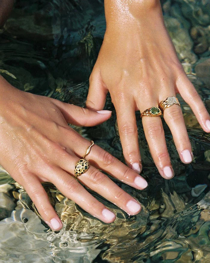 Agapée Maria ring with dark green stone