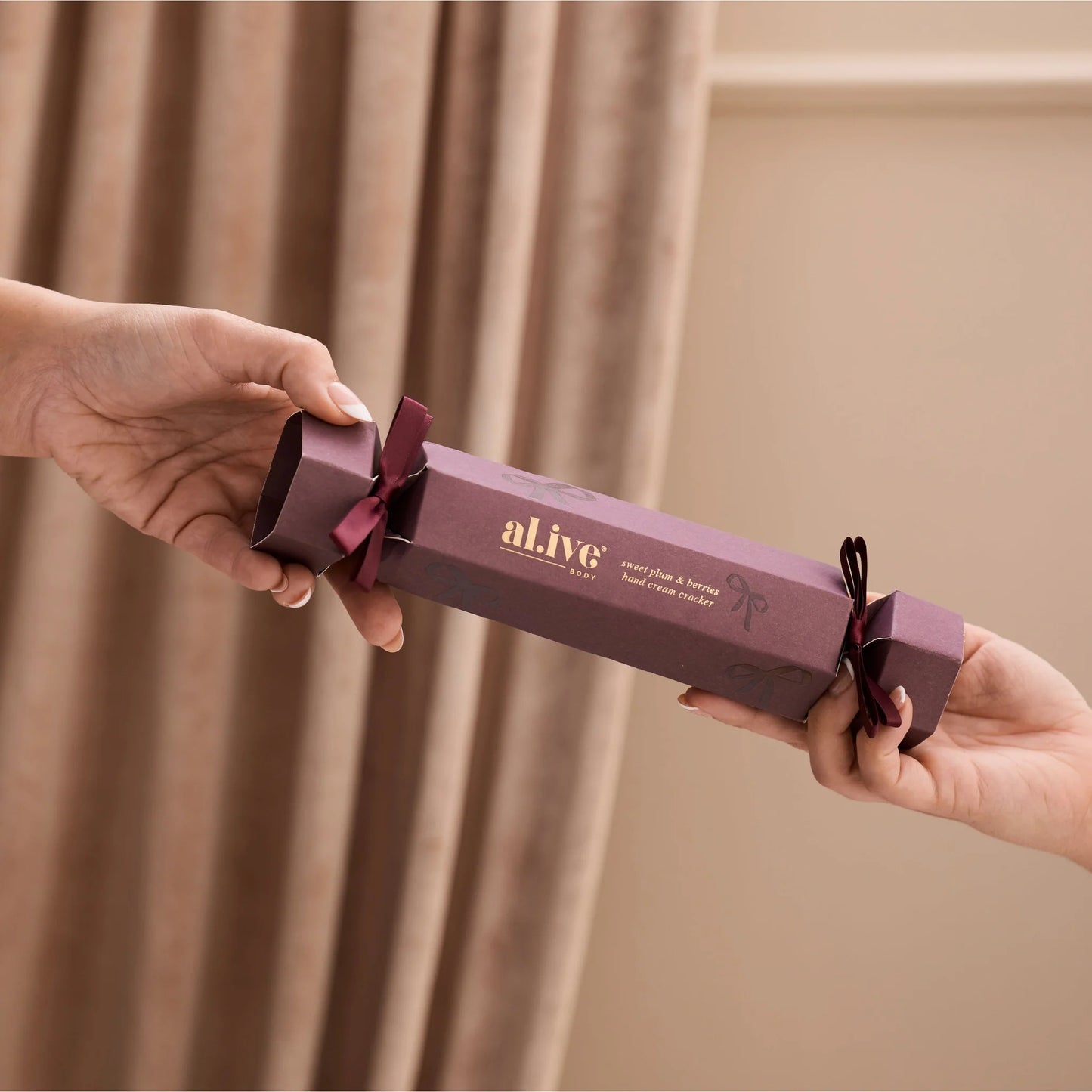 Al.ive hand cream cracker sweet plum & berries