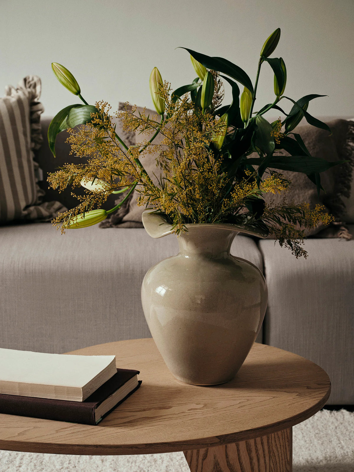Broste medium Florentina vase glossy pistachio 22cm