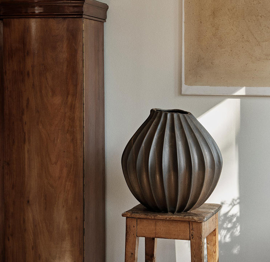 Broste wide lines vase 30cm antique brown