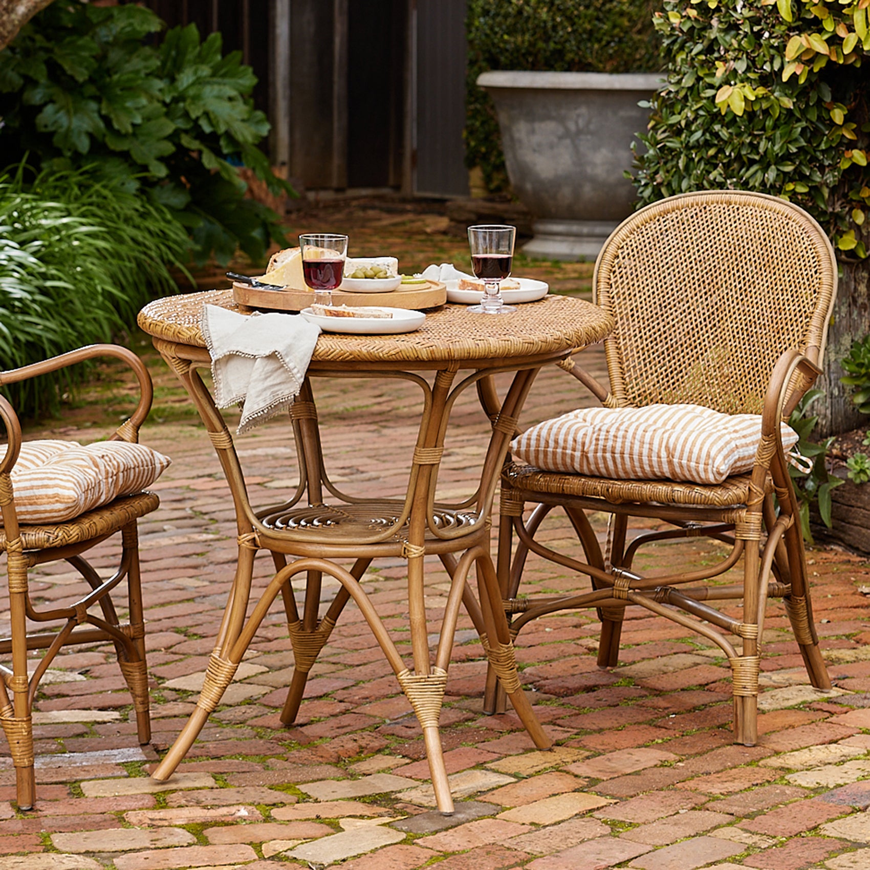 Rattan bistro table discount set