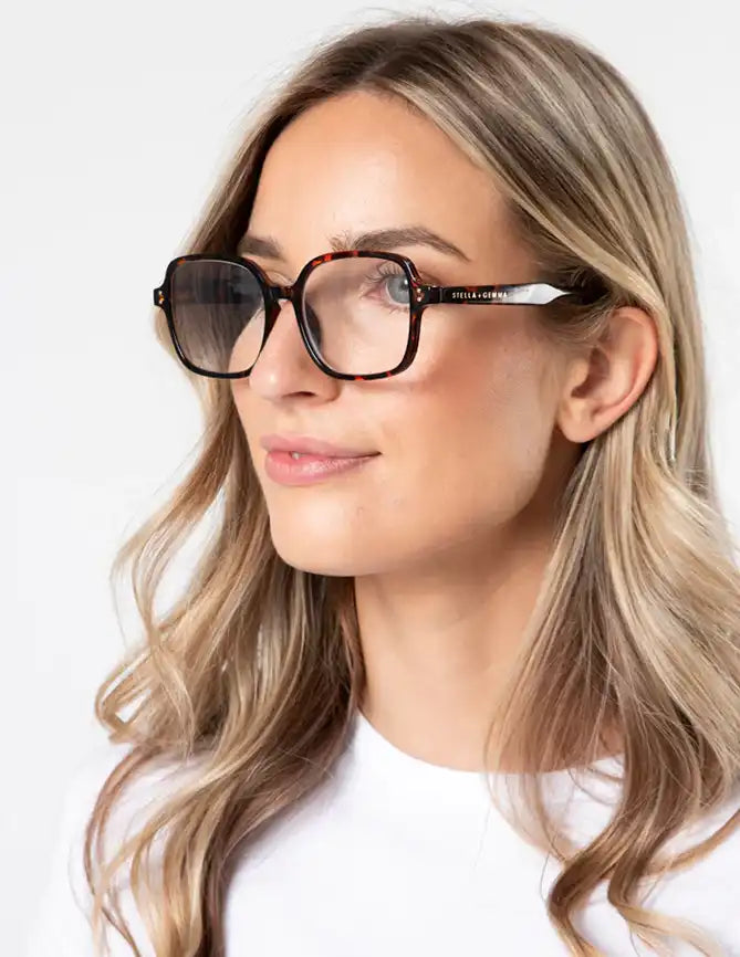 Cecily reading glasses tort