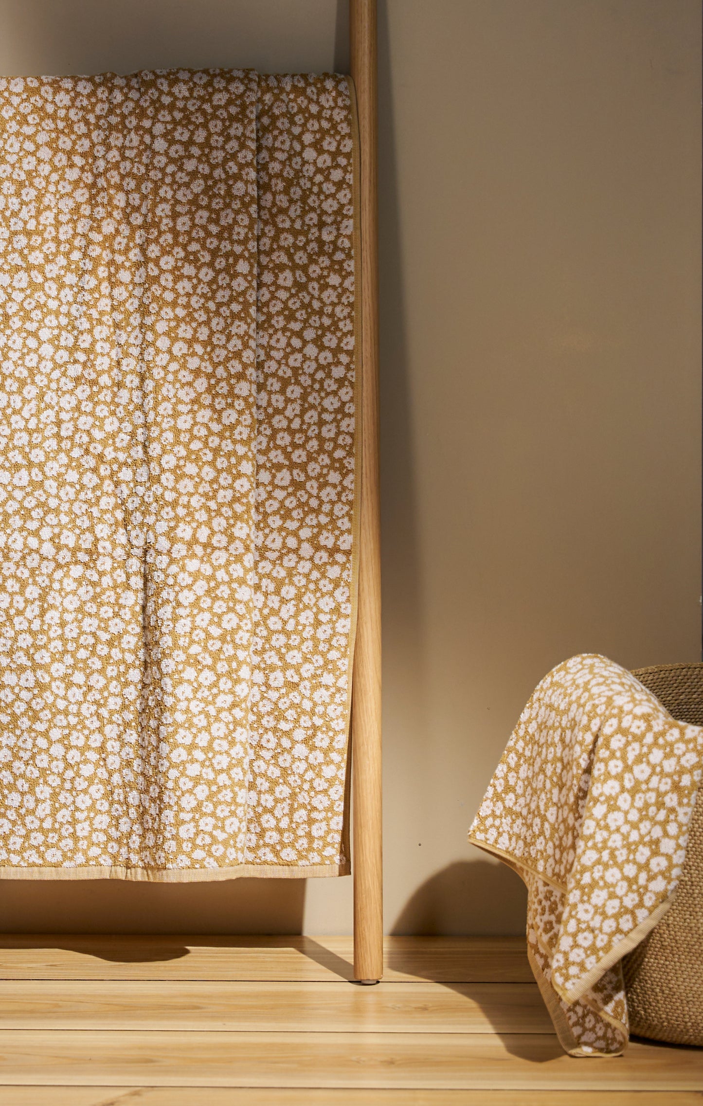 Forget me not cotton towel range citron
