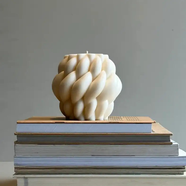 NZ made sculptural knot soy candle