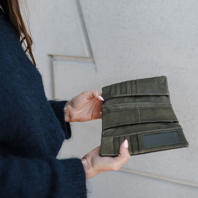 Dusky Robin Keiva leather purse sand