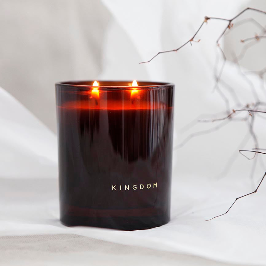 Kingdom scented candle clove & tobacco