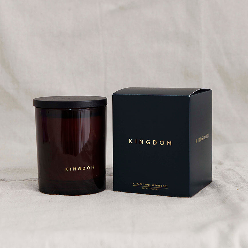 Kingdom scented candle clove & tobacco