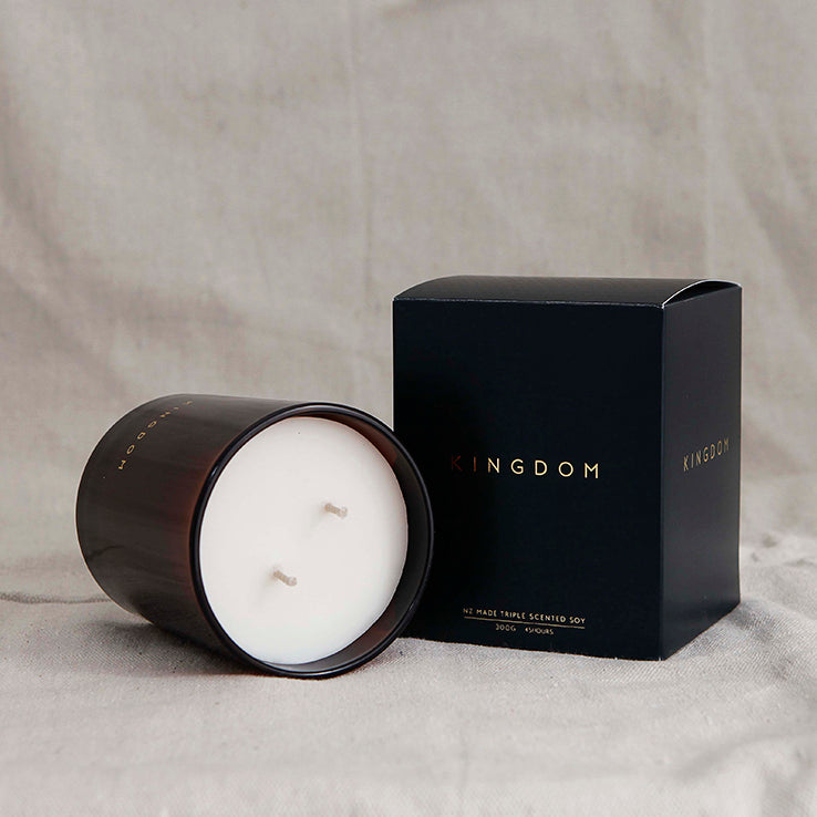 Kingdom scented candle clove & tobacco