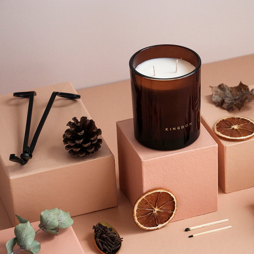 Kingdom scented candle clove & tobacco