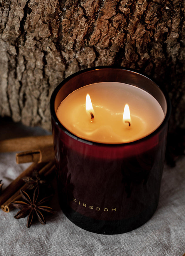 Kingdom scented candle clove & tobacco