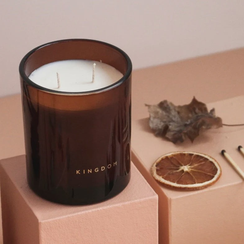 Kingdom scented candle clove & tobacco